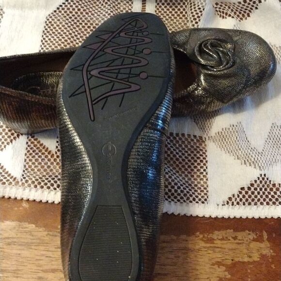 Earthies flats  - Picture 3 of 5